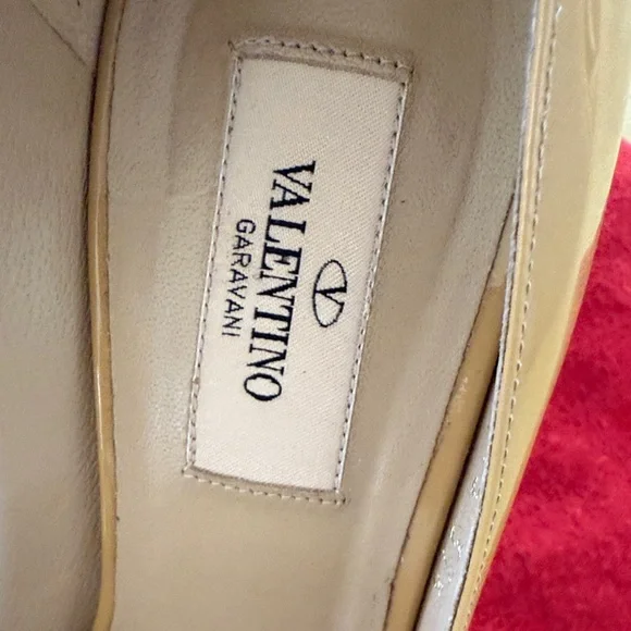 Valentino Women's Tan Patent Bow Heels - Picture 4 of 7